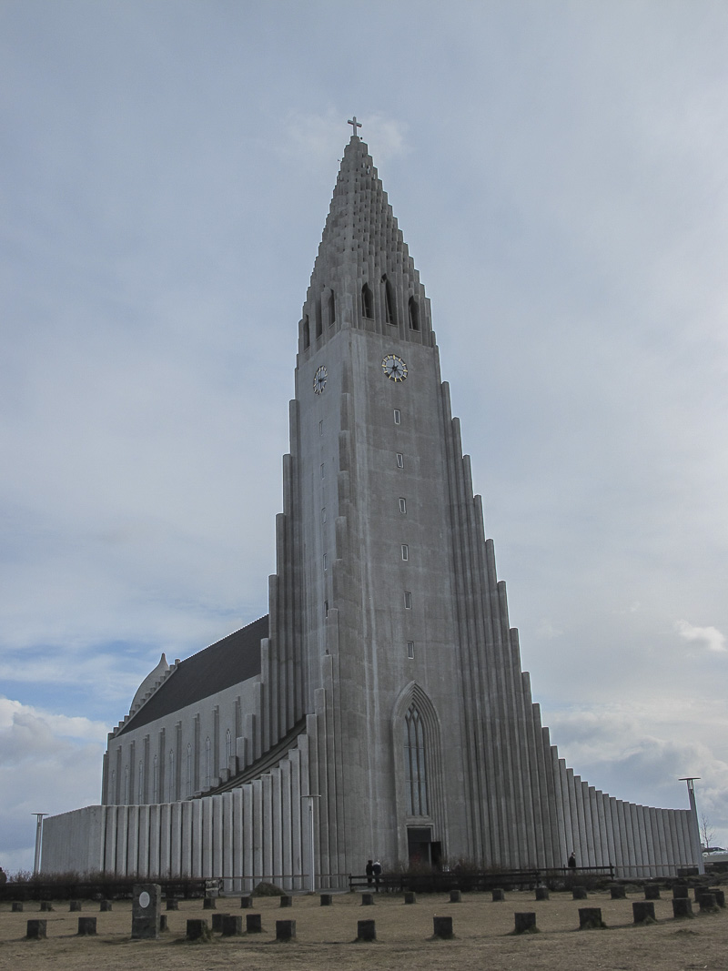 Iglesia de Hallgrímur (Hallgrimskirkja) exterior e interior en Reikiavik –  El Coleccionista de Instantes